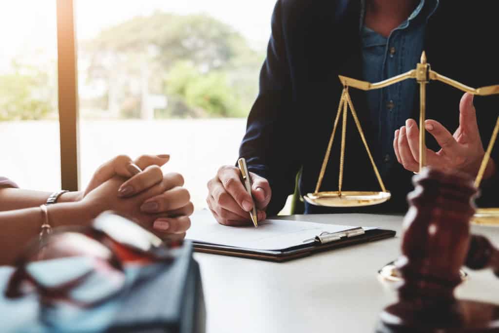 Court Applications vs. Mediation: A Less Stressful Path with EH Mediation Romsey
