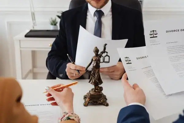 our fees Romsey from EH Mediation - image of couple in joint mediation meeting